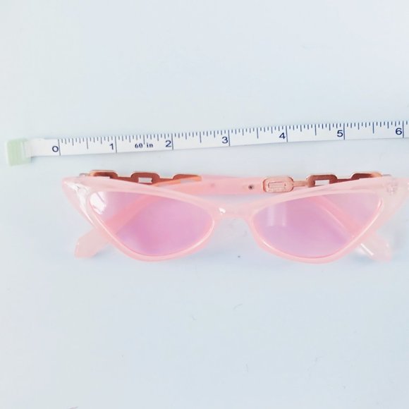 Brand New Pink Cat Eye Sunglasses for Fashionistas - Picture 5 of 6